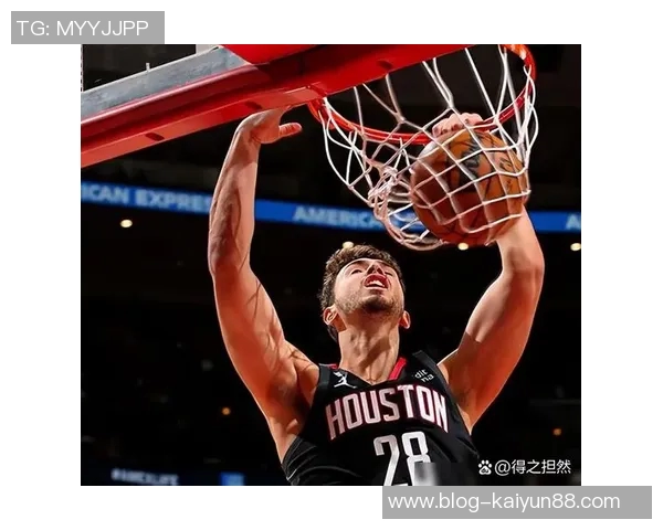 亚当斯替补出战12分钟表现神勇四投全中贡献8分2板2助